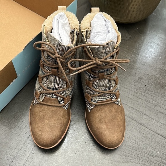 LifeStride Zone Lace Up Wedge Bootie (WIDE) - Picture 4 of 9